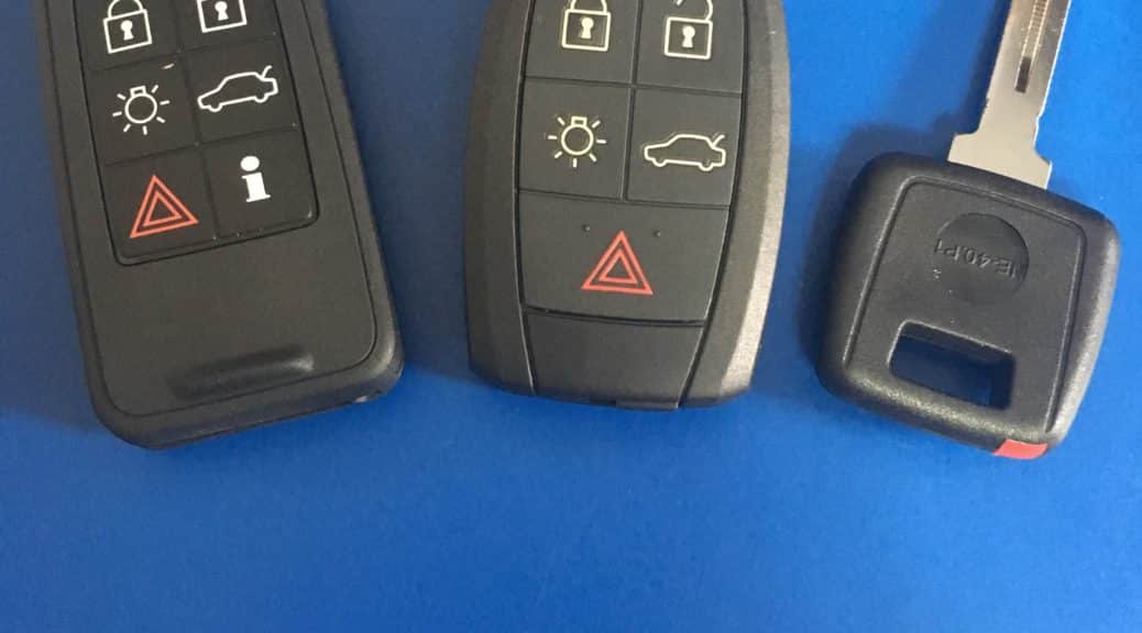 OEM Volvo Keyless Remote Fob With Uncut Key - LTQV0315, 30772187 (Used)